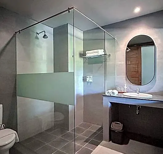 ホテル Umadewi Surf & Retreat 4*